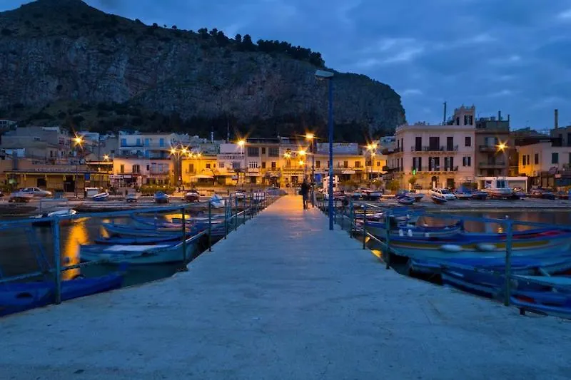 Villa Near The Beach Palermo Italy